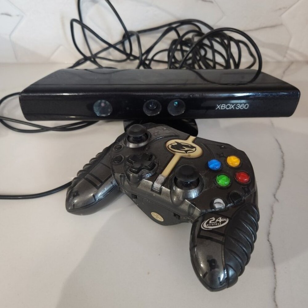Microsoft Xbox 360 Kinect‎ Sensor and Controller Bundle